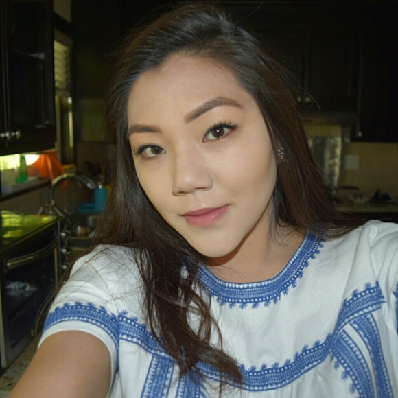 Profile Picture of Ashlee Kim (@asshleekim) on Poshmark