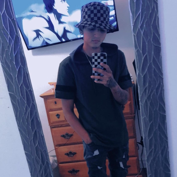 Profile Picture of Kevin Perdomo (@kevinperdomo015) on Poshmark