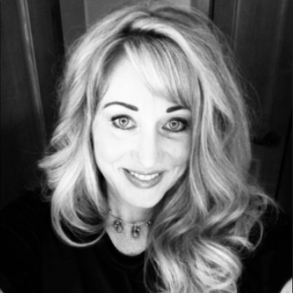 Chanda Mills - Poshmark Profile Picture of Chanda Mills (@chanda_mills) on Poshmark