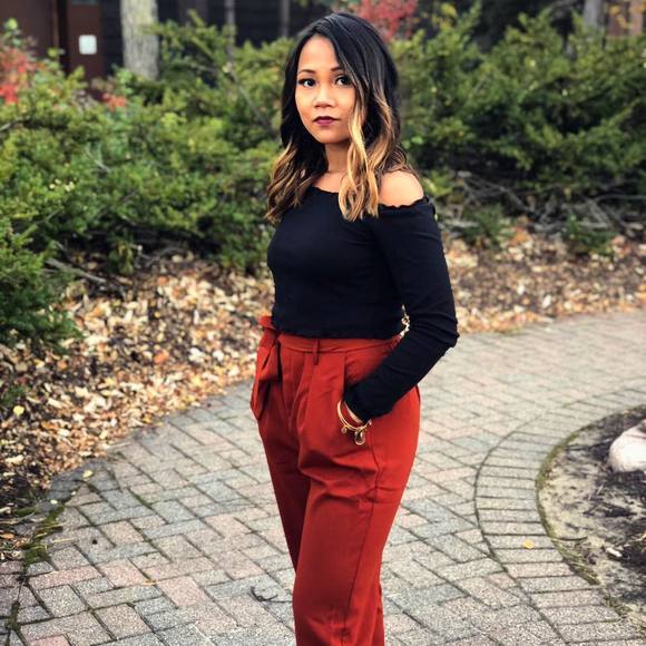 Profile Picture of Geraldine Halog (@geraldinehalog) on Poshmark