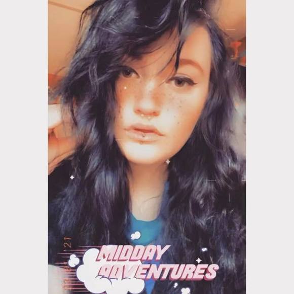 Profile Picture of Mckenzie Potteiger (@enzie_j) on Poshmark