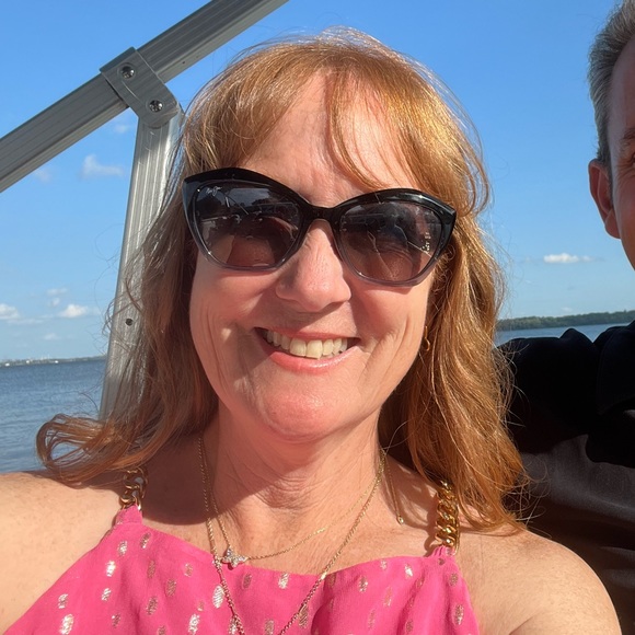 Profile Picture of Susan Heckel (@serendiphoto) on Poshmark