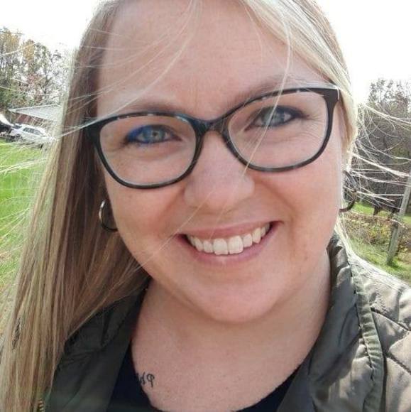 Profile Picture of Brandi Hellman (@bhellman4) on Poshmark