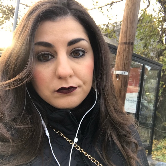 Nicole Pedoto - Poshmark Profile Picture of Nicole Pedoto (@nmpedoto) on Poshmark