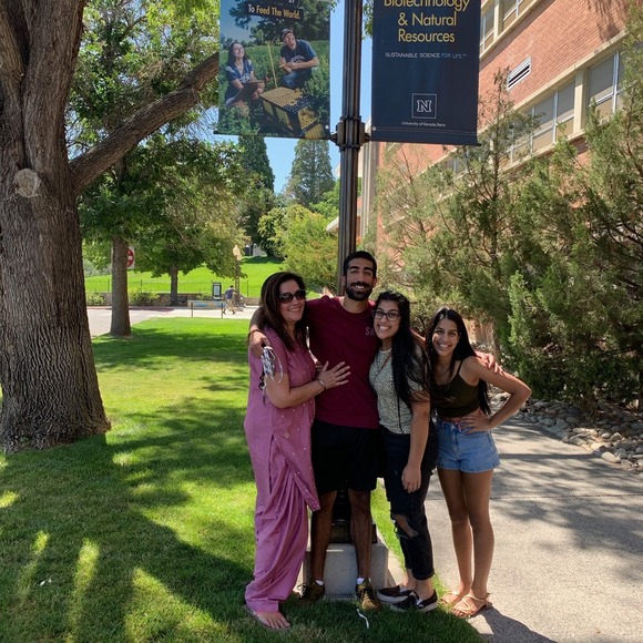 Profile Picture of Nikki Grewal (@nikkisondh) on Poshmark