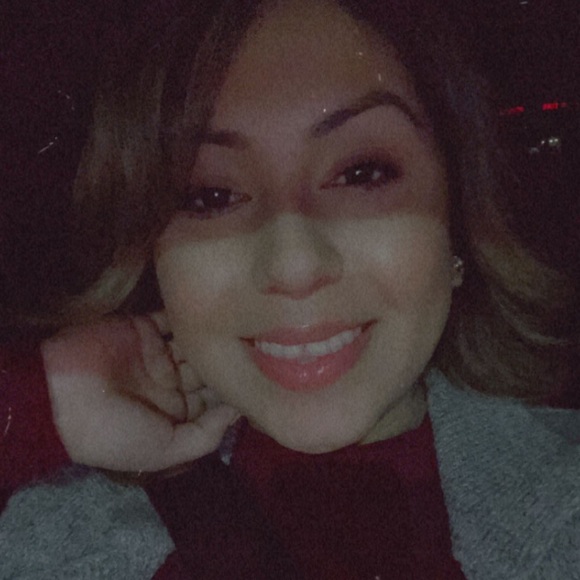 Profile Picture of Isabel Guzman (@sonoiisabell444) on Poshmark