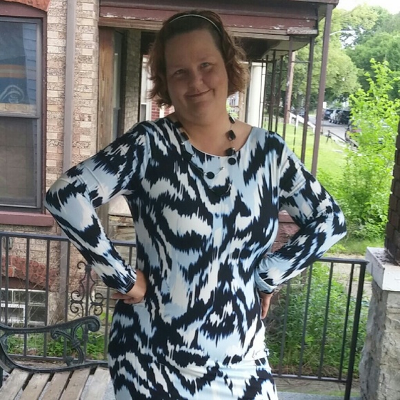 Profile Picture of Tammy Huff (@trosehuff33) on Poshmark