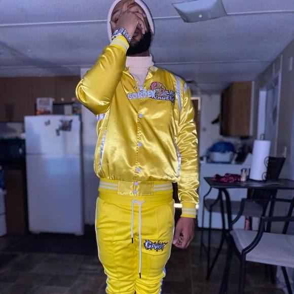 Profile Picture of Longway Longway (@davina45) on Poshmark