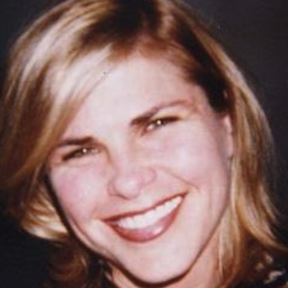 Profile Picture of Joyce Abrams (@joyceallee) on Poshmark