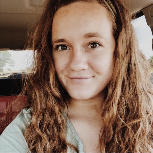 Darla Marner - Poshmark Profile Picture of Darla Marner (@darla_kemp) on Poshmark