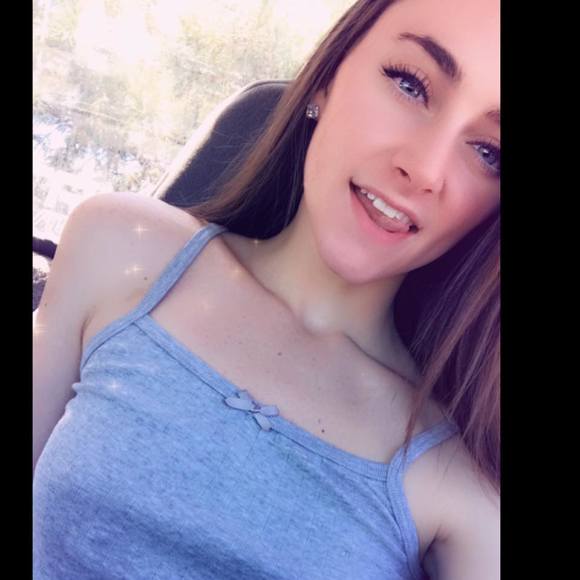 Profile Picture of Shannon Calvert (@shannoncalve610) on Poshmark