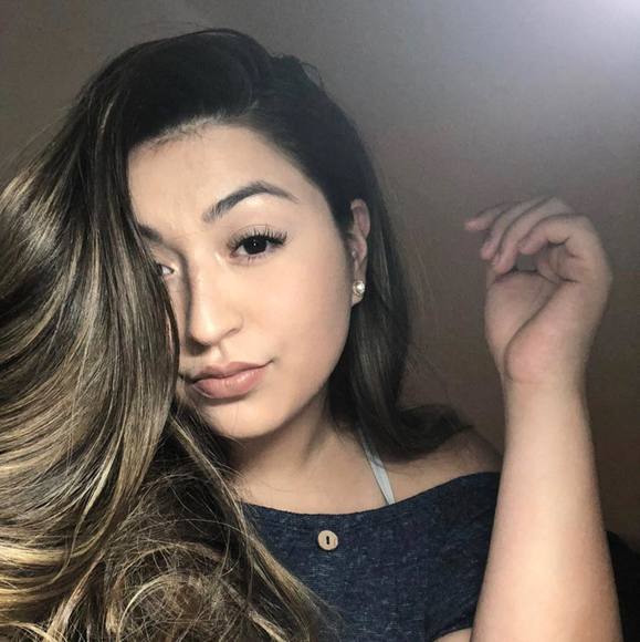 Profile Picture of Stephanie Enrriquez (@s_enrriquez) on Poshmark