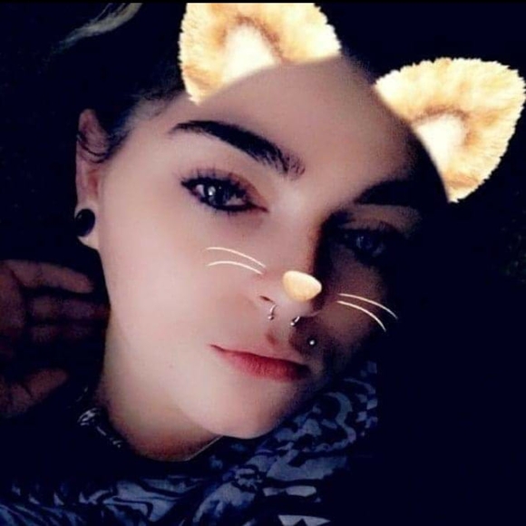 Profile Picture of Kimberly Hull (@kimberlyhull61) on Poshmark