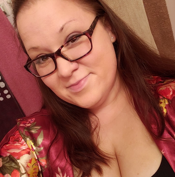 Profile Picture of Kayla Twardowski (@artislife20) on Poshmark