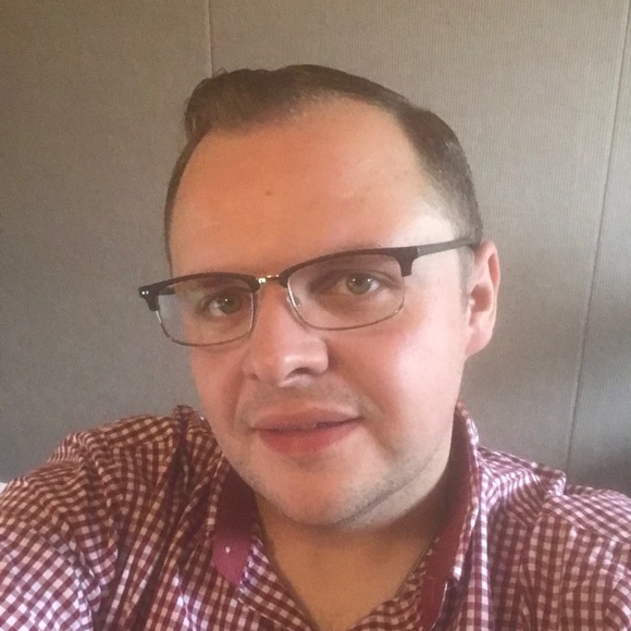 Profile Picture of Andrew Bobby (@bobby8998) on Poshmark