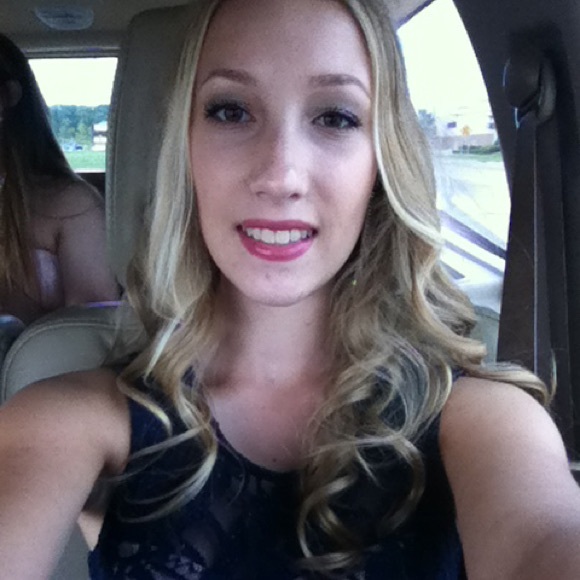 Profile Picture of Jenna Grajewski (@jennagrajewski) on Poshmark