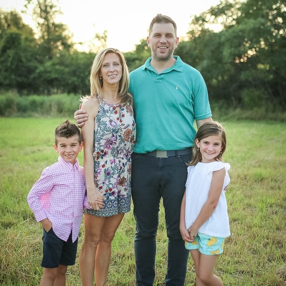 Profile Picture of David Perrera (@posh_hog) on Poshmark