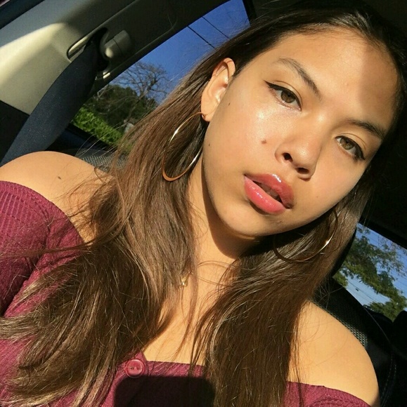 Profile Picture of Mayra Guzman (@mayraguzman) on Poshmark