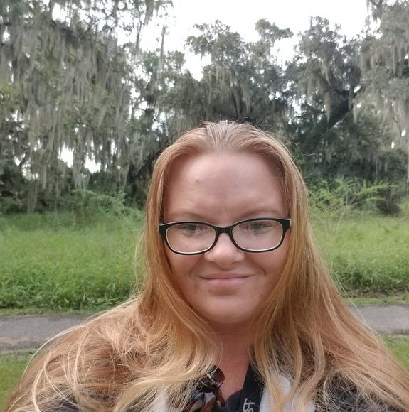 Profile Picture of Bobbi Truesdell (@bobbitruesdell) on Poshmark