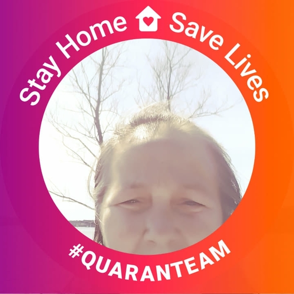 Profile Picture of Laura Domings (@lauradomings) on Poshmark