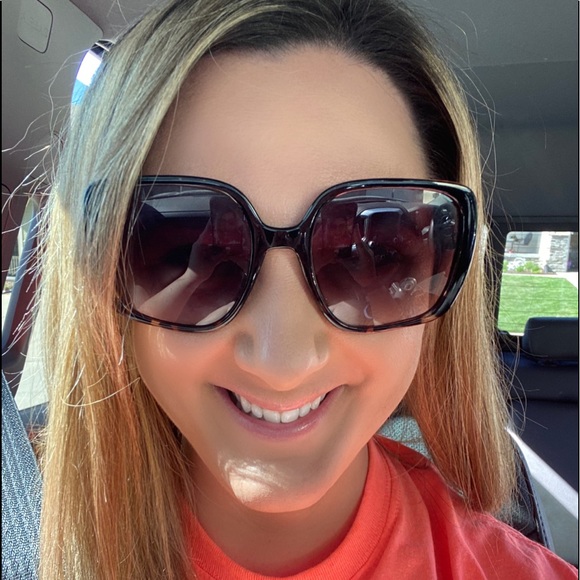 Profile Picture of Cortney Trenkamp (@cortneytrenkamp) on Poshmark