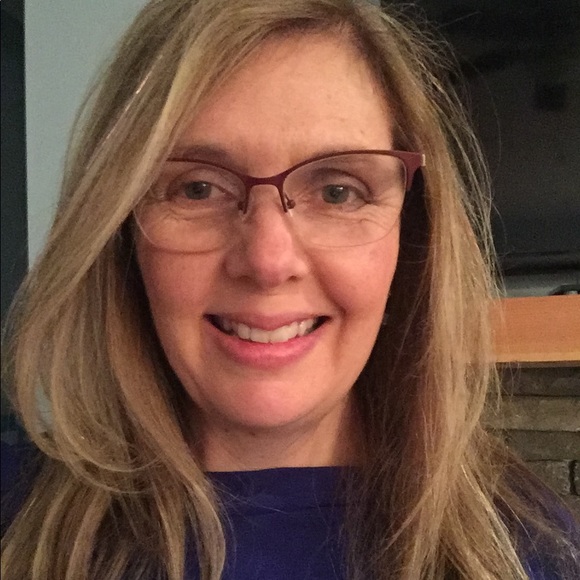 Profile Picture of Izzy Zarrillo (@izzyscrystals) on Poshmark