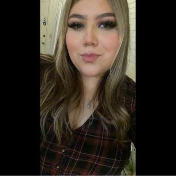 Profile Picture of Pamela Gr (@khalito0907) on Poshmark