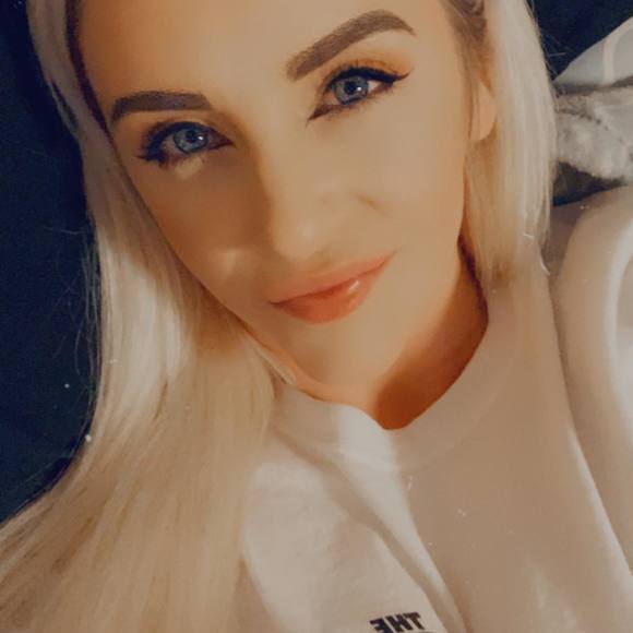 Profile Picture of Jamie Frasier (@caligurls831) on Poshmark