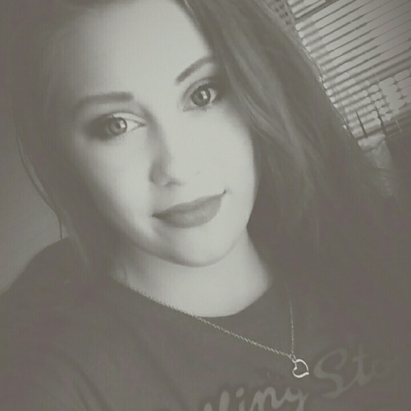 Profile Picture of Courtney Driggers (@courtney0296) on Poshmark