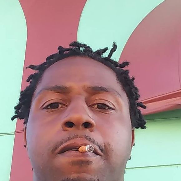 Profile Picture of Jo Dee (@joyhappy485) on Poshmark