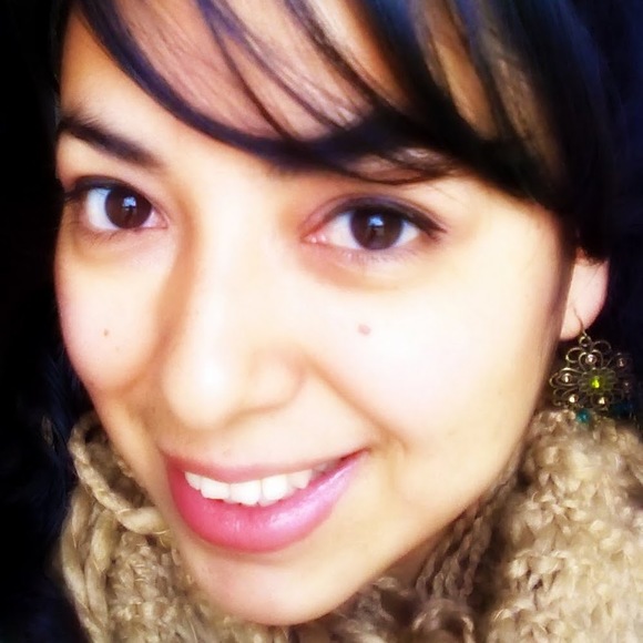 Profile Picture of Ivonne Guerreiro (@ivonne_a3) on Poshmark