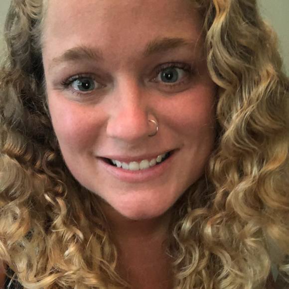 Danielle Bissett - Poshmark Profile Picture of Danielle Bissett (@danib503) on Poshmark