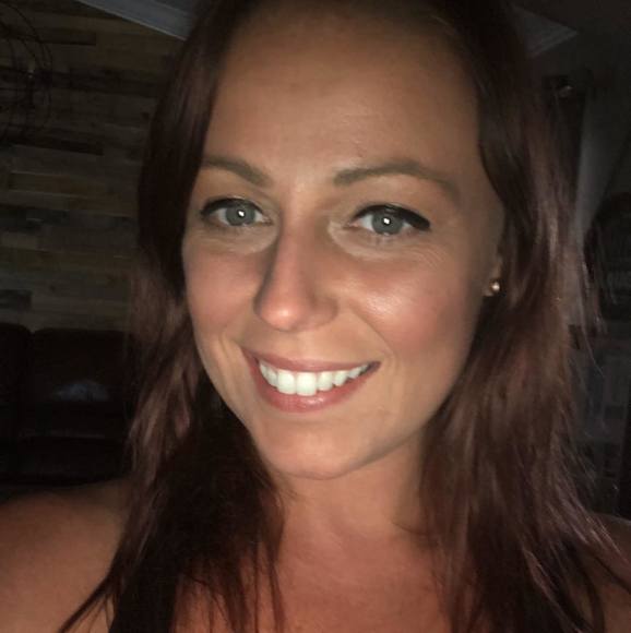 Profile Picture of Melanie Szalkowski (@melsza) on Poshmark