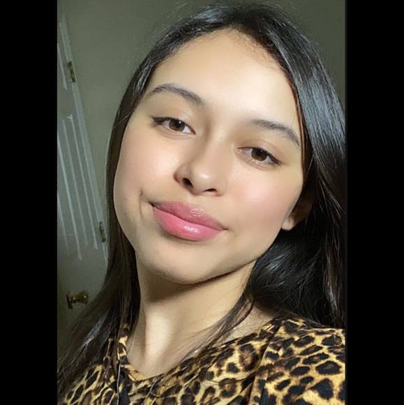 Profile Picture of Sofia Muñoz (@sofialm05967) on Poshmark