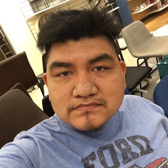 Profile Picture of Mike Zarate (@mikezarate872) on Poshmark