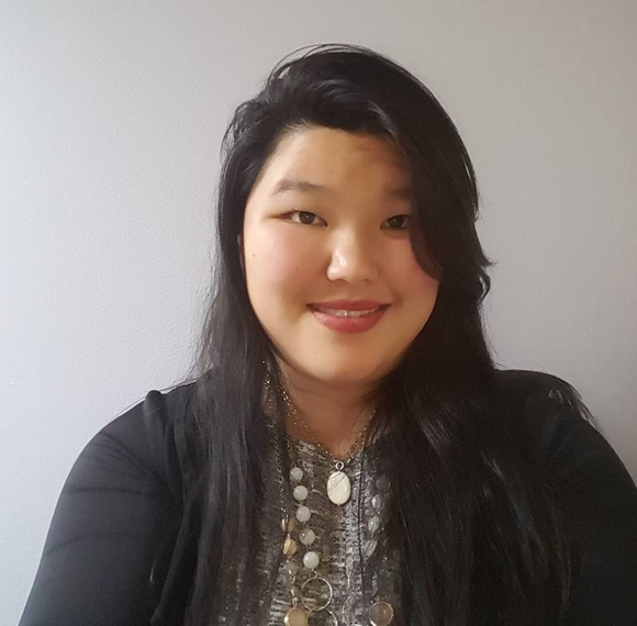 Profile Picture of Zoe Wong (@zwong126) on Poshmark