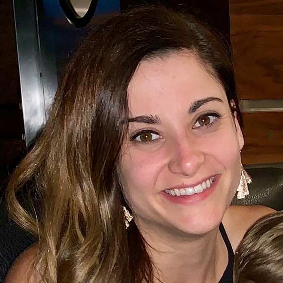 Profile Picture of Emily Colona (@emilycolona) on Poshmark