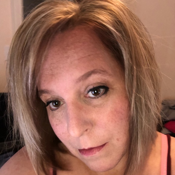 Profile Picture of Dawn Nugent (@dawnmarie8994) on Poshmark