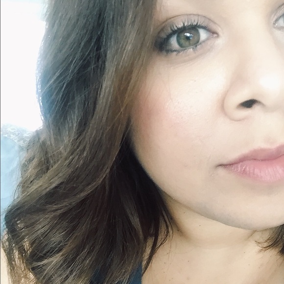Profile Picture of Amneris Villalongo (@nerivillador) on Poshmark