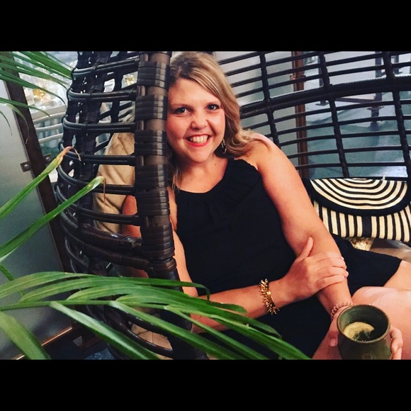 Profile Picture of Lauren Lineweber (@llineweber32) on Poshmark