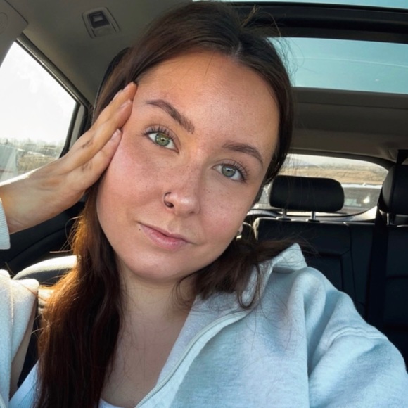 Profile Picture of Bria Basque (@briabasque) on Poshmark