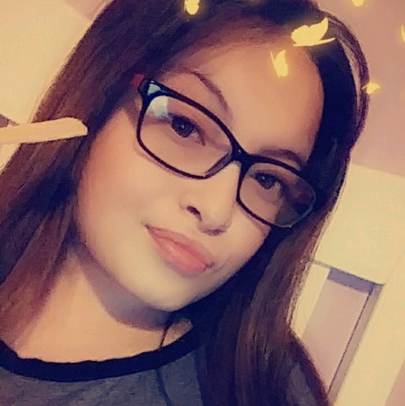 Yesenia Esquivel - Poshmark Profile Picture of Yesenia Esquivel (@yeseniaa_18) on Poshmark