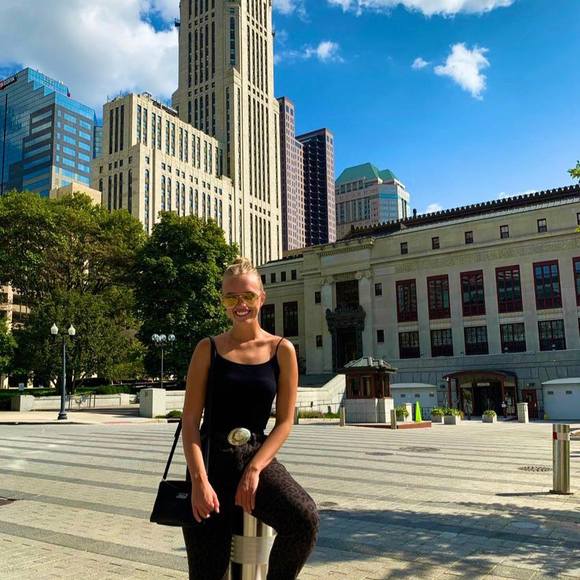 Profile Picture of Brooke Feldmeyer (@brookefelds52) on Poshmark