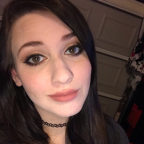 Profile Picture of Chasity Davenport (@chasikitty) on Poshmark