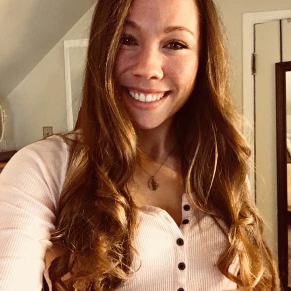 Profile Picture of Trish Dobrowski (@treeeeeshx3) on Poshmark