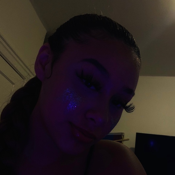 Profile Picture of Daniela Merenda (@daniediorrr) on Poshmark