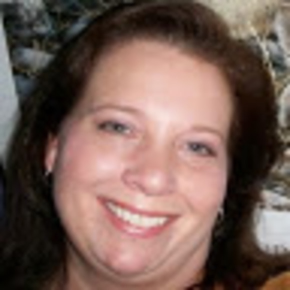Profile Picture of Lisa Higgins (@lhiggins38) on Poshmark