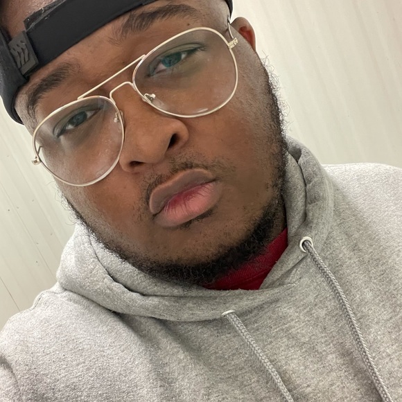 Profile Picture of Jerrick Henry (@henryjerricki12) on Poshmark