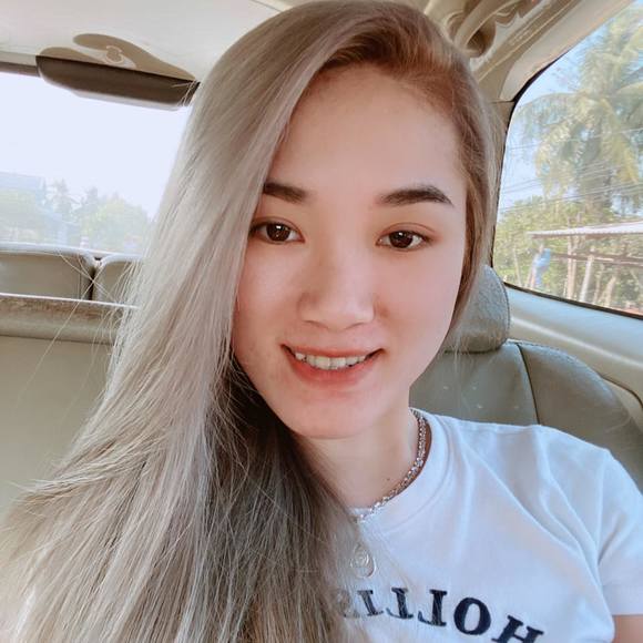 Profile Picture of Vi Nguyen (@vinguyen281197) on Poshmark