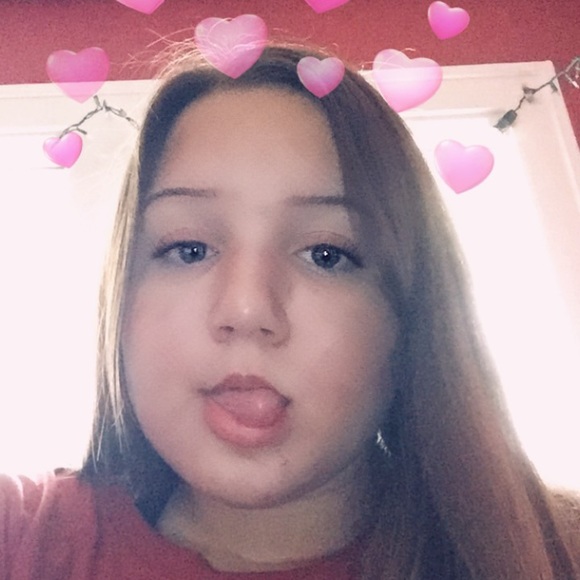 Profile Picture of Sydney Patten (@sydnjay) on Poshmark
